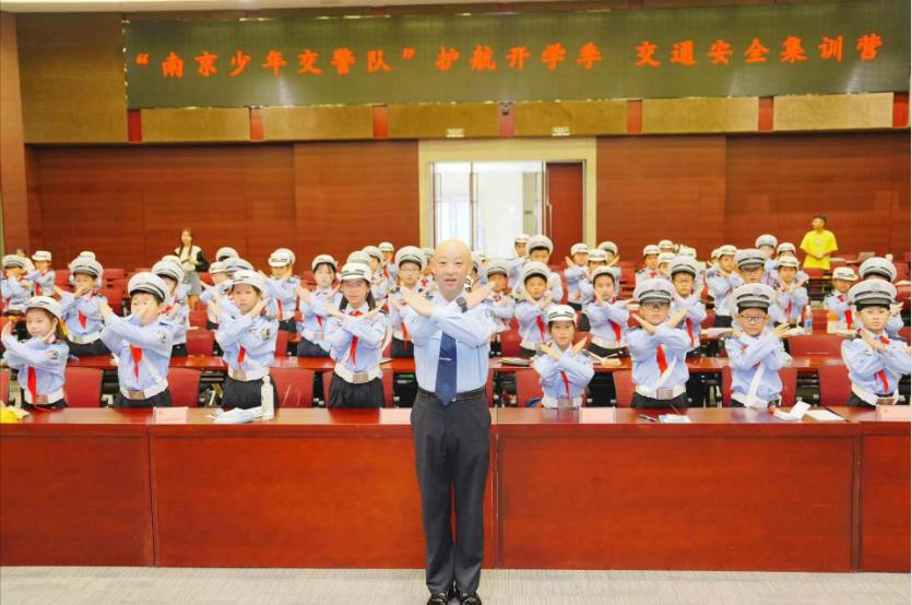 南京少年交警队,护航开学季! 南京少年交警队,护航开学季!