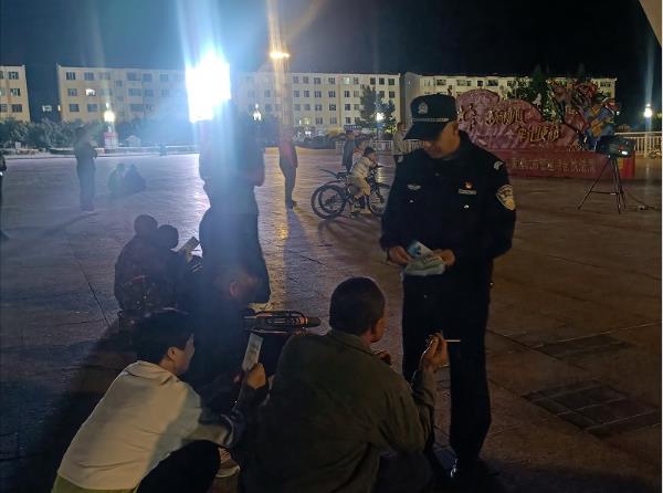 镶黄旗公安局开展“依法维权树 正气、民警执法有底气”主题宣传活动 镶黄旗公安局开展“依法维权树 正气、民警执法有底气”主题宣传活动