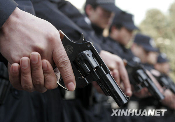 洛阳警方装备国产9毫米警用转轮手枪