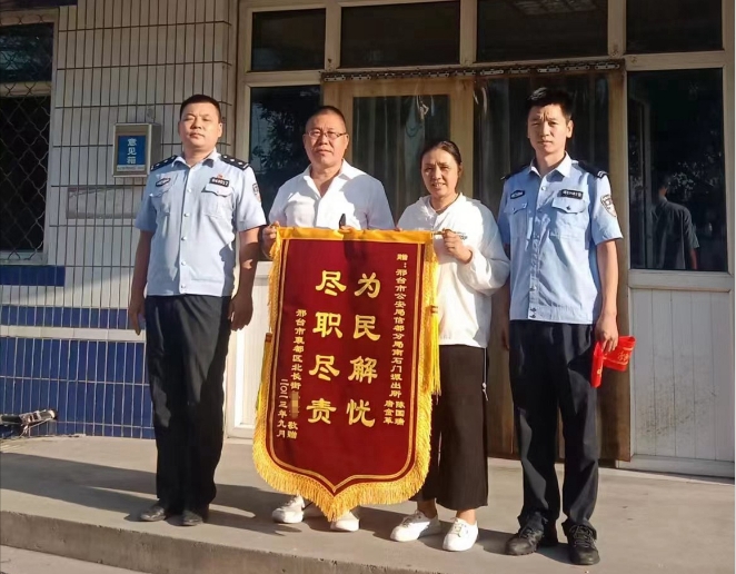 暖心！老人失联，“警”急救助