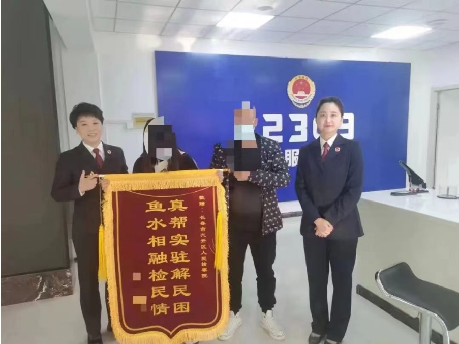 花季少女作为受害人，因为心理压力不愿再上学，检察官如何帮她走出阴霾？